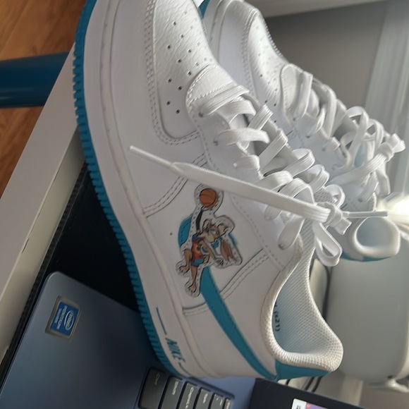 Bugs bunny and Lola bunny air forces - Picture 2 of 5